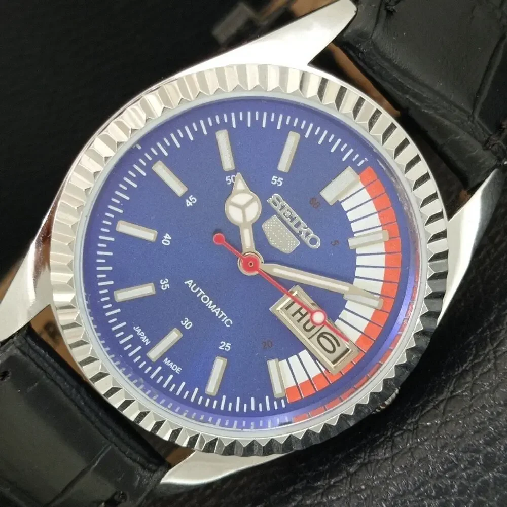 Vintage 1990 Seiko Automatic Mens Silver Watch W/daydate & Red accents